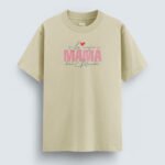 Playera “La mejor mamá del mundo”, 100% algodón, 195 gr/m², impresión DTG, manga corta y cuello redondo. Un regalo lleno de amor y gratitud. Perfecta para regalo en el Día de la Madre, baby shower, cumpleaños o simplemente para recordarle cuánto la amas.