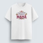 Camiseta Floral “Mis Personas Favoritas Me Dicen Mamá”, 100% algodón, 195 gr/m², impresión DTG, manga corta y cuello redondo. Un regalo lleno de amor y gratitud. Perfecta para regalo en el Día de la Madre, baby shower, cumpleaños o simplemente para recordarle cuánto la amas. Camiseta con diseño floral y frase tierna, ideal como regalo para mamá. Confeccionada en algodón 100%, suave y duradera.