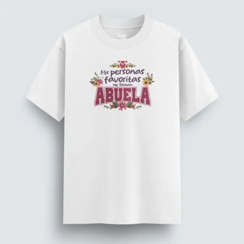 Playera con diseño floral y frase emotiva para abuela “Mis Personas Favoritas Me Dicen Abuela”, 100% algodón, 195 gr/m², impresión DTG, manga corta y cuello redondo. Ideal como regalo de anuncio, baby shower o Día de la Madre.