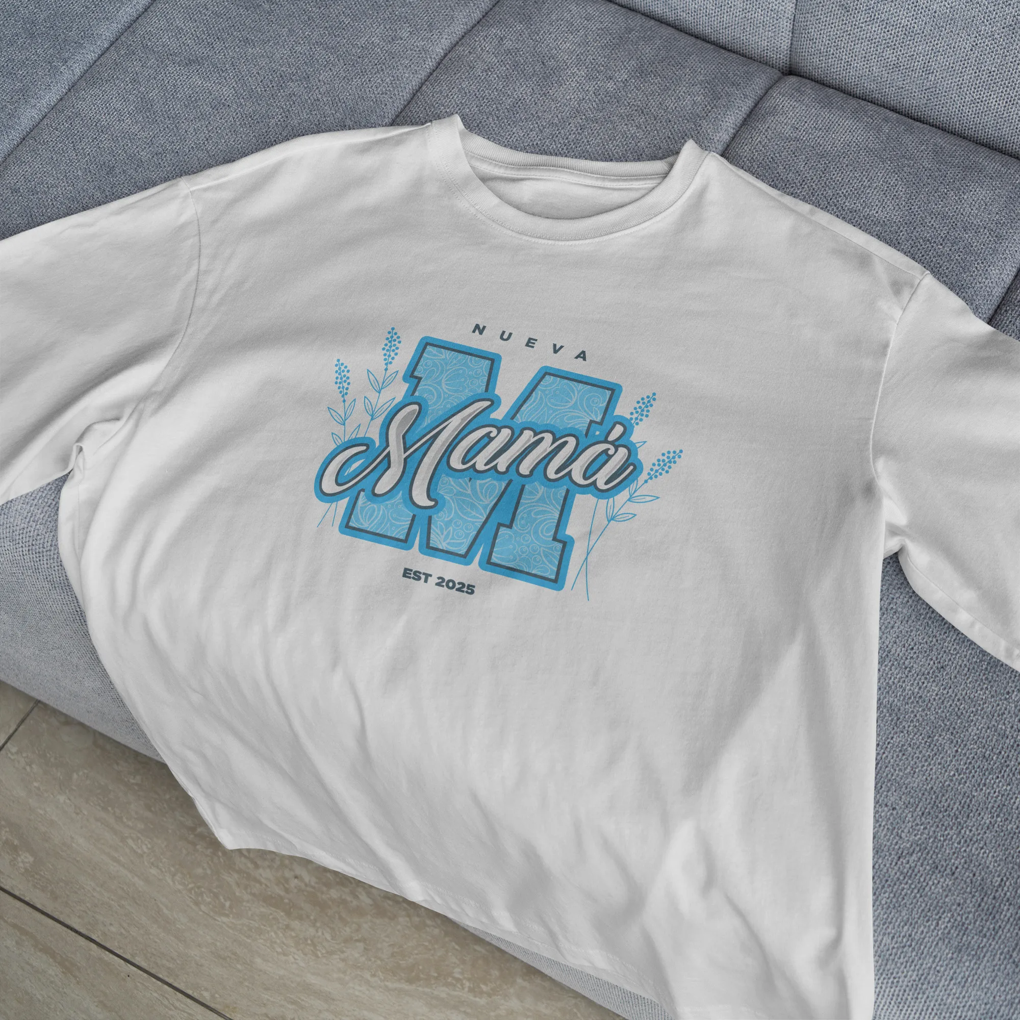 nueva-mama-azul T-SHIRT_regular_sillon