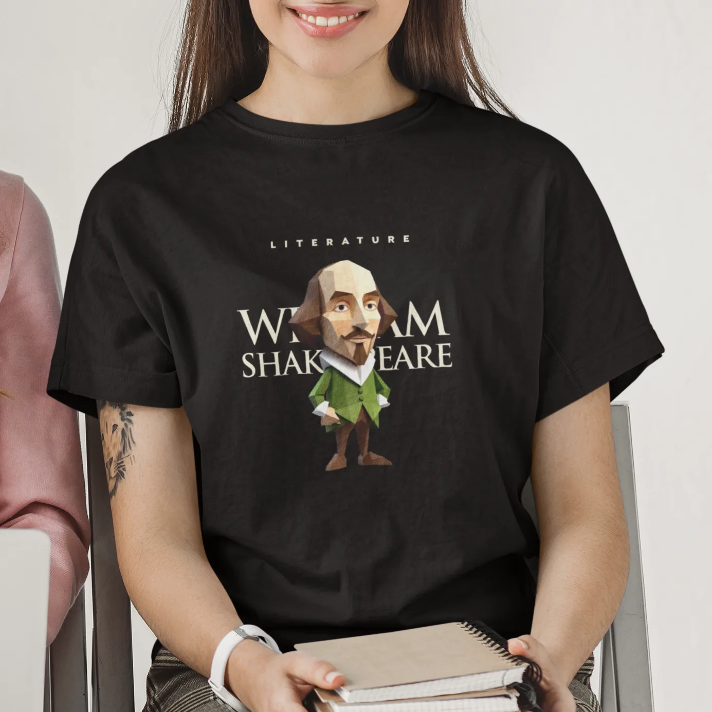 Playera Shakespeare tipo origami en algodón 100% con impresión DTG – Xtampa Libre