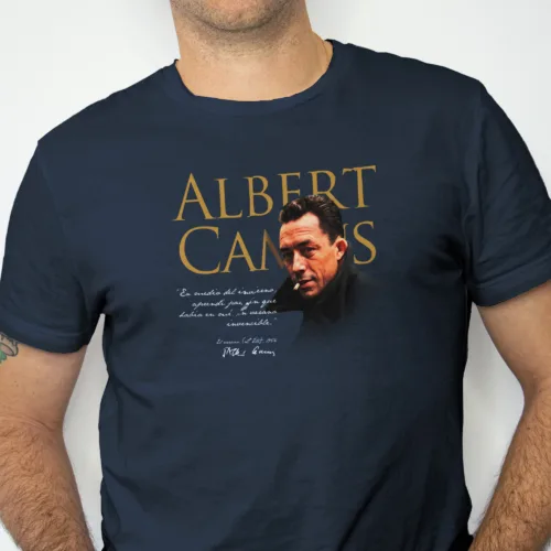 Playera literaria Albert Camus estilo clásico – T-shirt con frase y firma