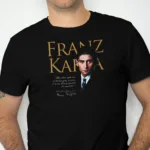 playera literaria Franz Kafka con frase “Un libro debe ser el hacha que rompa el mar helado que hay dentro de nosotros” | Xtampa Libre.