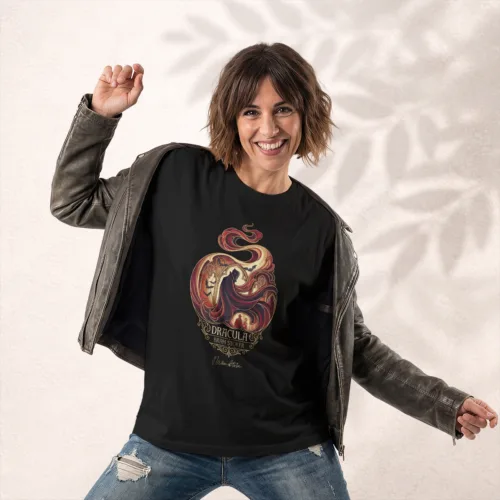Playera Drácula Bram Stoker con diseño artístico inspirado en la novela clásica y estampado DTG de Xtampa Libre.