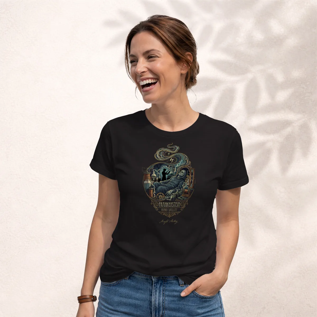 Playera Frankenstein Mary Shelley de Xtampa Libre con diseño artístico inspirado en la novela clásica de Mary Shelley.