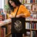 20000-leguas-350x400mm-01 Bolsa Tote_flat_negro_lifestyle