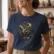 20000-leguas-350x400mm-01 Mockup_playeras_modelo_lifestyle_MUJER_DELFIN