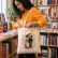 Escritores caricaturas_dickens_350x400_halftone Bolsa Tote_flat_crudo_lifestyle