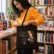 charles-dickens_35x40cms_Output Bolsa Tote_flat_negro_lifestyle