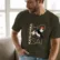 cigueña-hokusai_350x400_RASTER_blanco Mockup_playeras_modelo_lifestyle_OLIVO