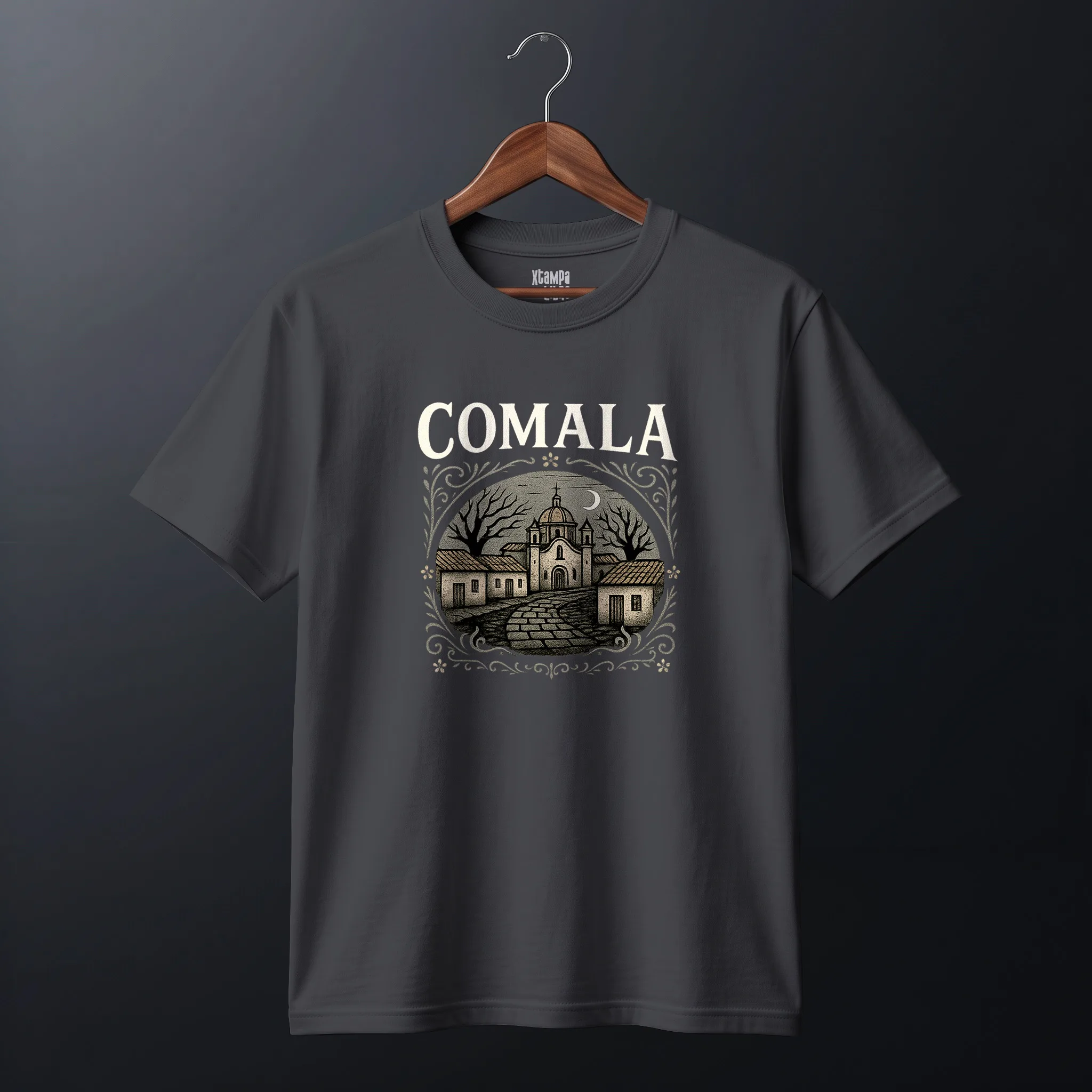comala_35x40cms Mockup_playeras_FLAT_CARBON
