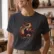 dracula-350x400mm-01 Mockup_playeras_modelo_lifestyle_MUJER_CARBON