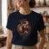 dracula-350x400mm-01 Mockup_playeras_modelo_lifestyle_MUJER_MARINO