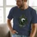 el-libro-de-la-selva_Art-nuveau_350x400 Mockup_playeras_modelo_lifestyle_DELFIN
