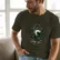 el-libro-de-la-selva_Art-nuveau_350x400 Mockup_playeras_modelo_lifestyle_OLIVO