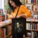 lovecraft-35x40cms_raster Bolsa Tote_flat_negro_lifestyle
