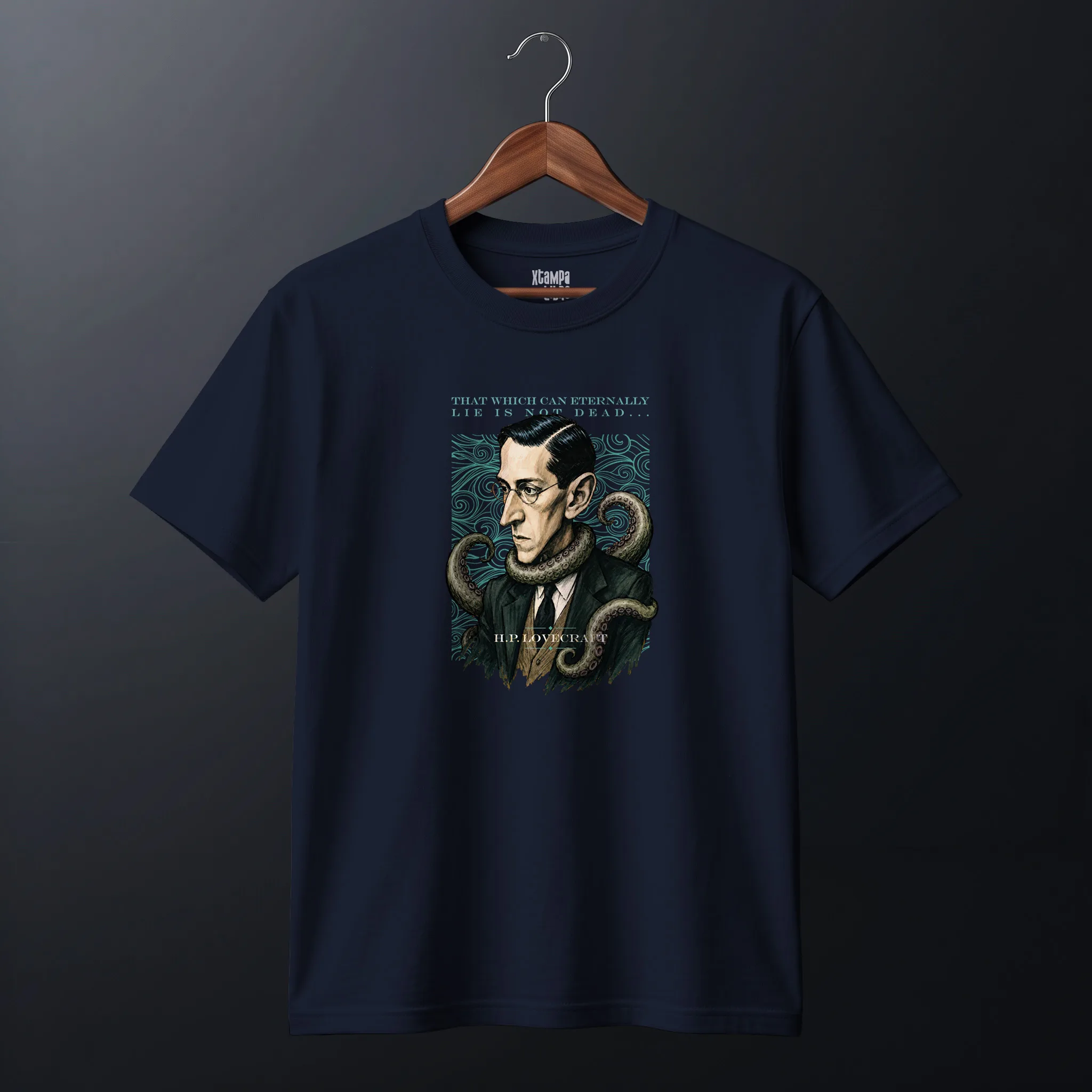 lovecraft-35x40cms_raster Mockup_playeras_FLAT_MARINO