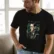 lovecraft-35x40cms_raster Mockup_playeras_modelo_lifestyle_NEGRO