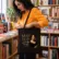 mary-shelley_35x40cms_Output Bolsa Tote_flat_negro_lifestyle