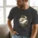 moby-dick-350x400mm-01 Mockup_playeras_modelo_lifestyle_CARBON