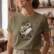 moby-dick-350x400mm-01 Mockup_playeras_modelo_lifestyle_MUJER_BEIGE