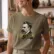 nietzche_2_350x400_raster Mockup_playeras_modelo_lifestyle_MUJER_BEIGE